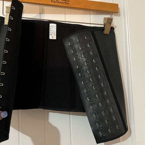 Latex waist shaper - Picture 2 of 5